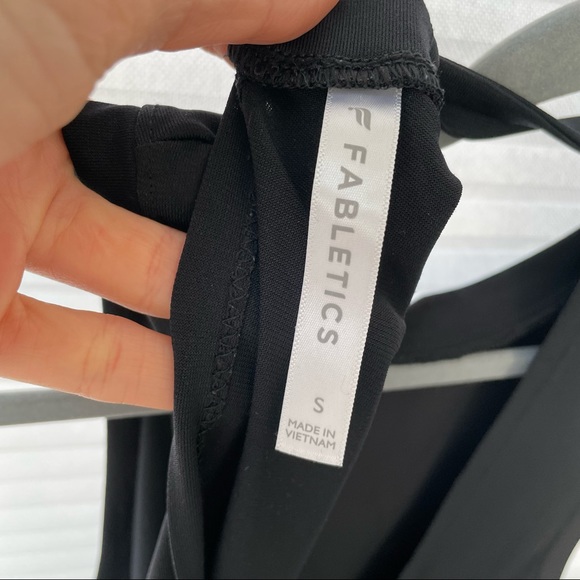 Fabletics Open Back Black Muscle Tank 🖤 - Picture 3 of 5